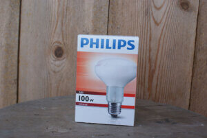 Photo de face d'une ampoule infrarouge Philips 100W